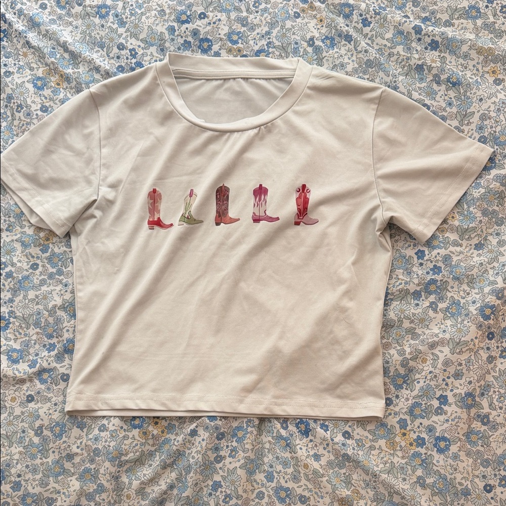 SHEIN Cream Graphic Crop Top